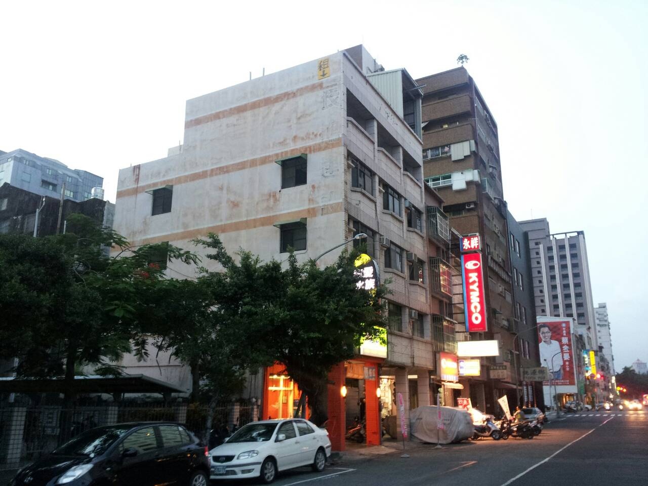 駁二特區,公園、大路、學校旁,超大牆面出租!!-0-遠距離一樣清楚,日照更顯眼!!