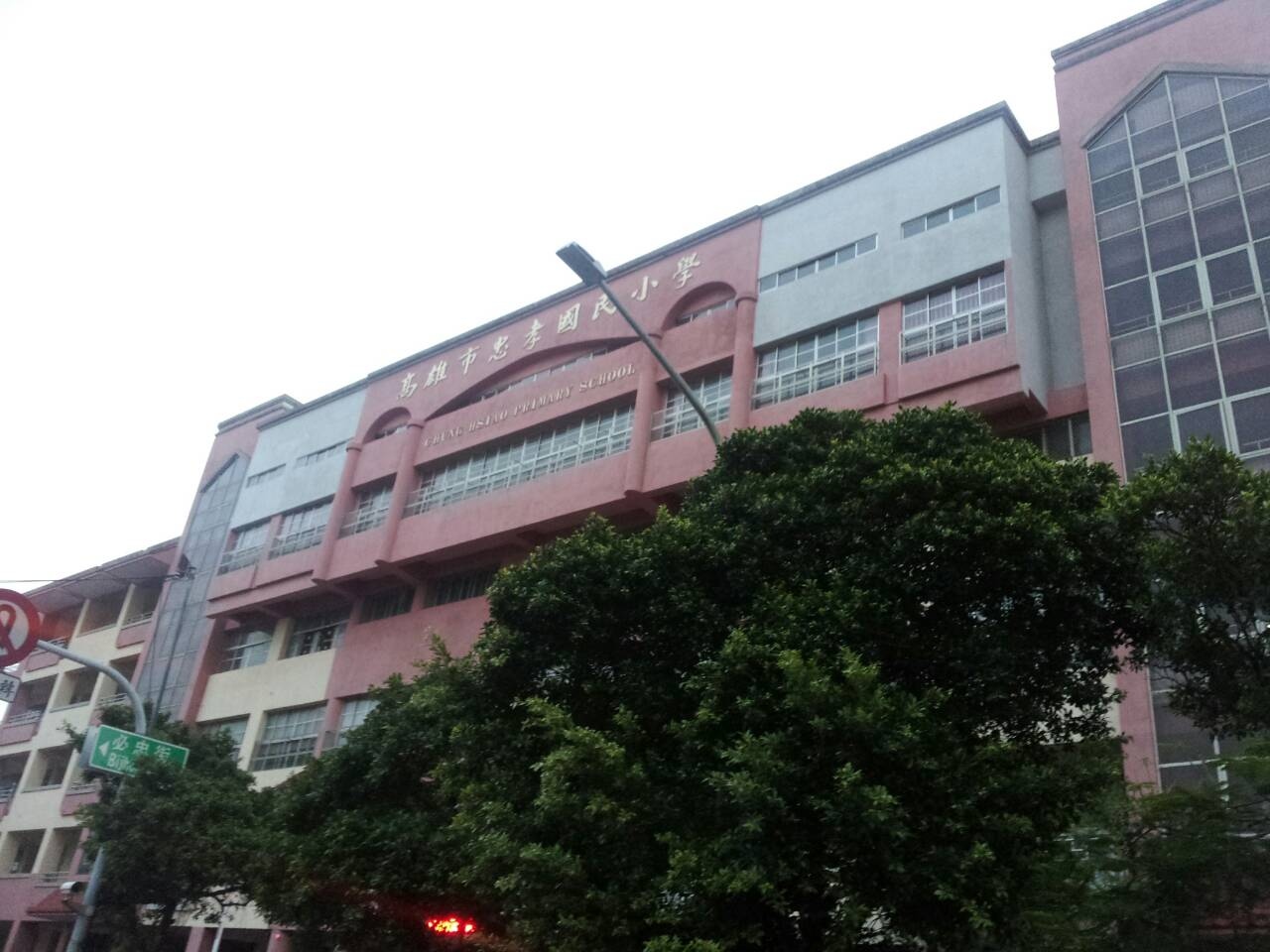 駁二特區,公園、大路、學校旁,超大牆面出租!!-1-遠距離一樣清楚,日照更顯眼!!